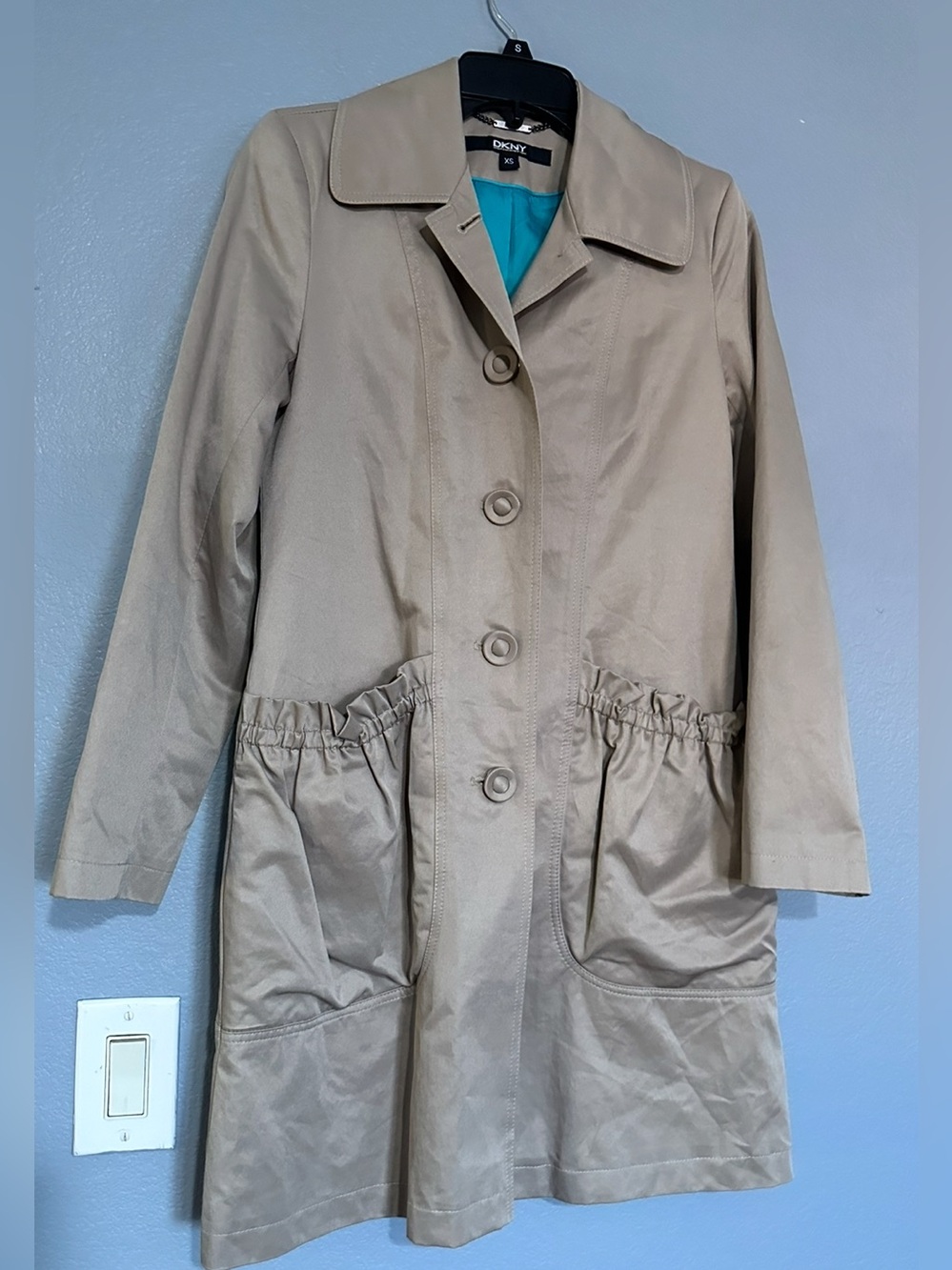 DKNY BEIGE TRENCH COAT